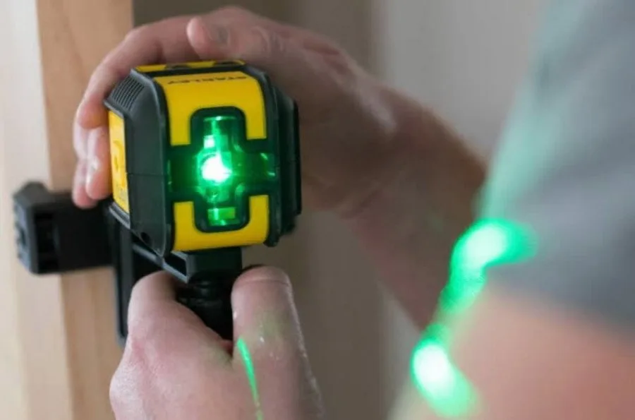Lazerinis nivelyras CUBIX green su dėklu ir spaustuvu, Stanley